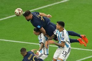 法国21世纪头球进球榜：吉鲁16球遥遥领先，亨利、拉比奥特二三