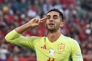 记者：费兰-托雷斯今日回到巴塞罗那后将接受检查