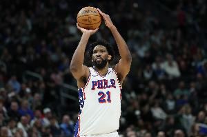 芬奇：对位恩比德时要避免犯规 没人想看全是罚球的比赛