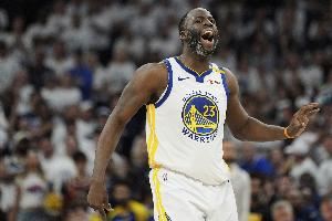 破荒！追梦接巴特勒传球强攻得手 命中个人本场首个运动战进球