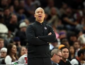 卢：我们下半场开始夹击普里查德 但因失误和进攻篮板上丢了47分